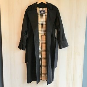 Vintage Authentic Burberry Black Trenchcoat